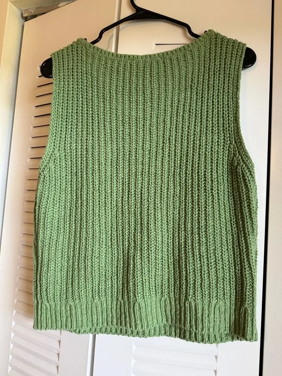 Abercrombie & Fitch Green Ribbed Sleeveless Crewneck Sweater - Picture 3 of 3